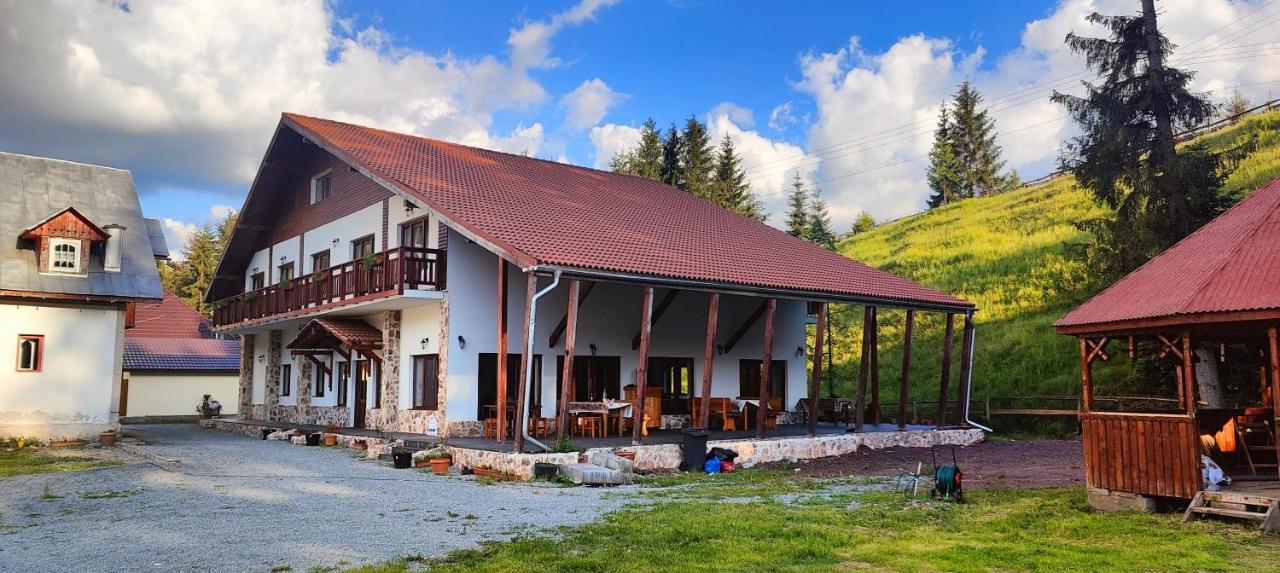 Pensiunea Trei Brazi Arieşeni Exteriör bild