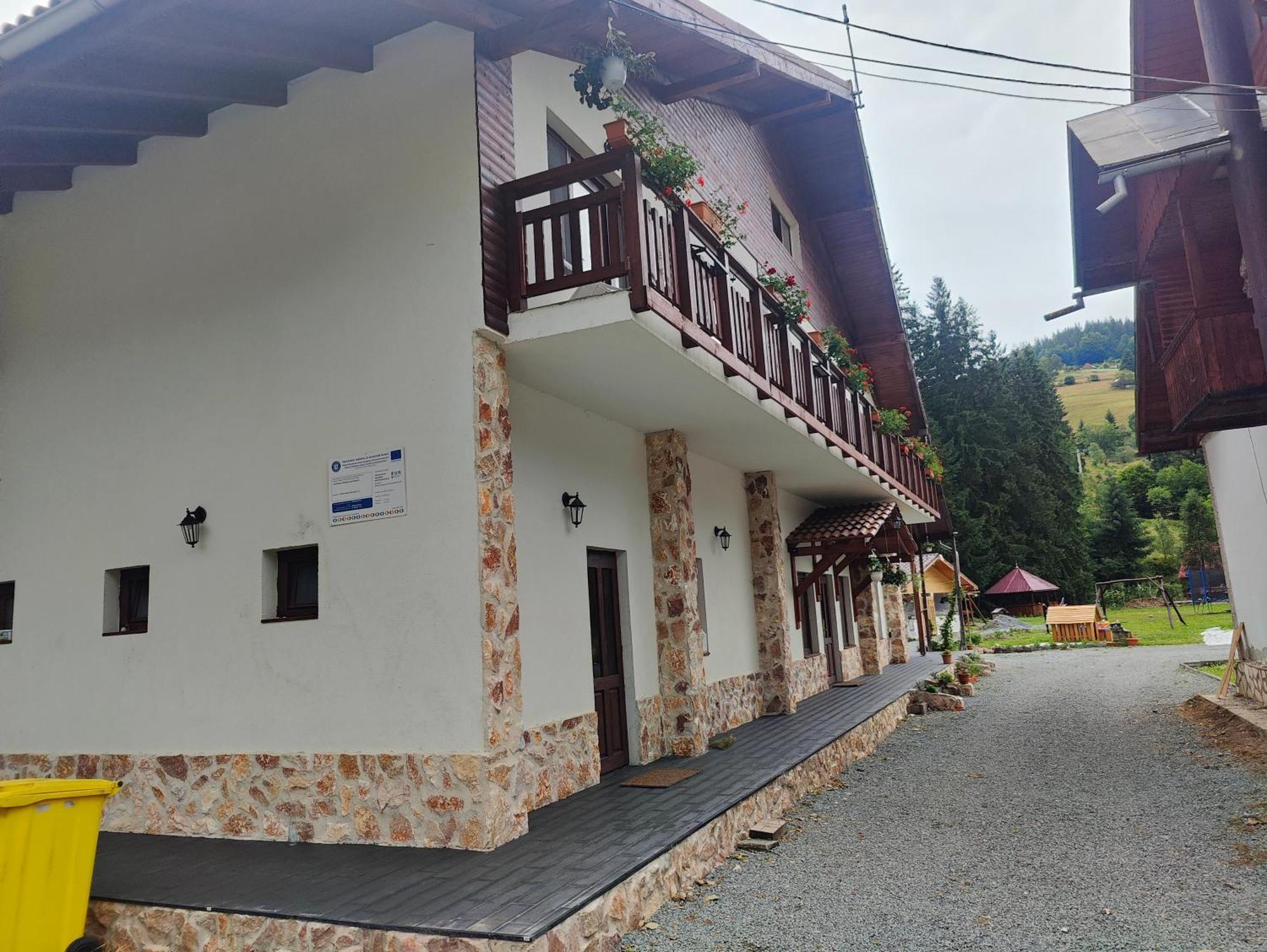 Pensiunea Trei Brazi Arieşeni Exteriör bild